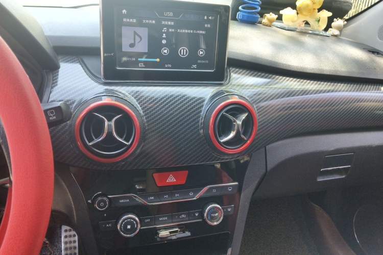 Used BAIC Senova X25 2015 1.5L Manual Elite Edition Audio And AC Panel