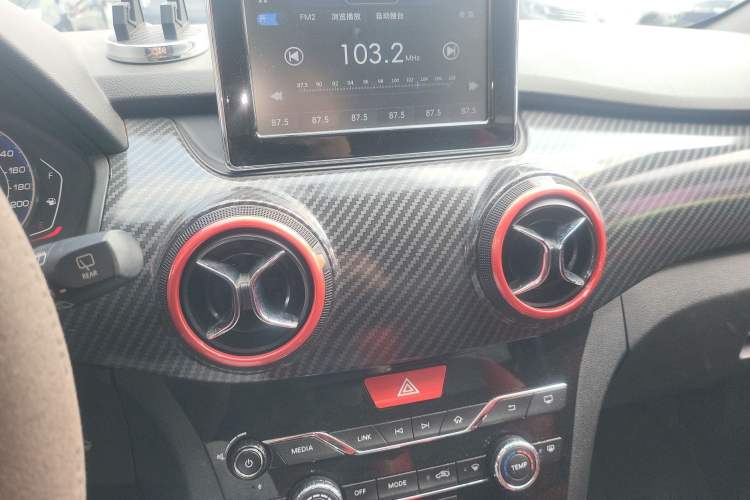 Used BAIC Senova X25 2015 1.5L Manual Elite Edition Audio And AC Panel