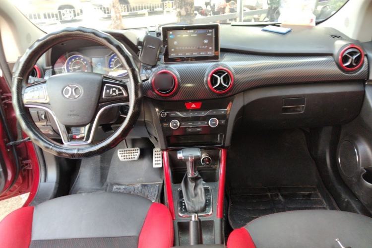 Used BAIC Senova X25 2015 1.5L Automatic Elite Model Center Console