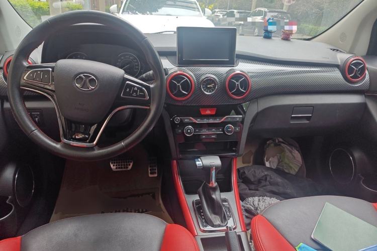 Used BAIC Senova X25 2015 1.5L automatic luxury version Center Console