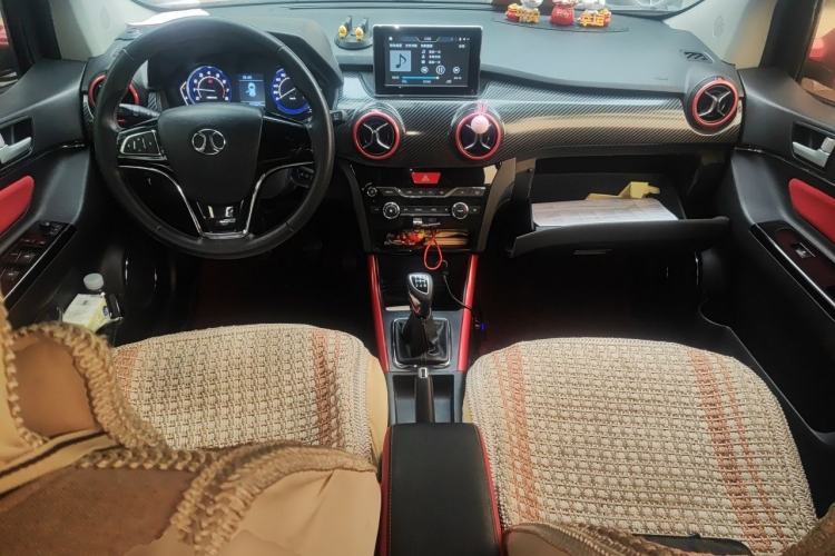 Used BAIC Senova X25 2015 1.5L Manual Elite Edition Center Console