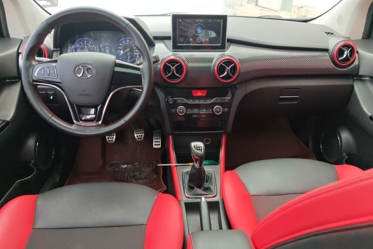 Used BAIC Senova X25 2015 1.5L Manual Elite Edition Center Console