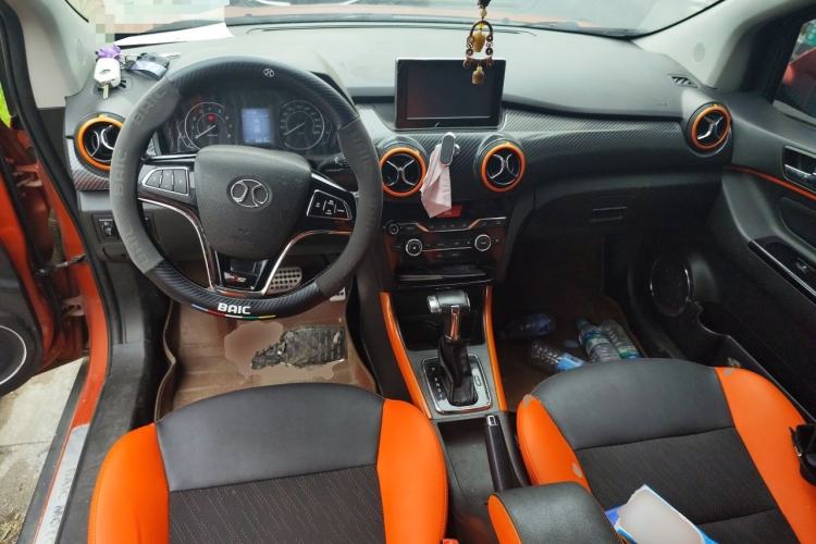 Used BAIC Senova X25 2015 1.5L Automatic Elite Model Center Console