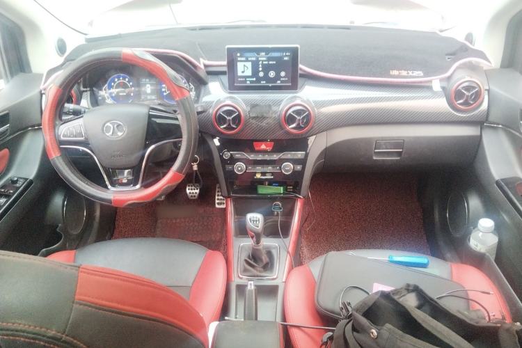 Used BAIC Senova X25 2015 1.5L Manual Elite Edition Center Console