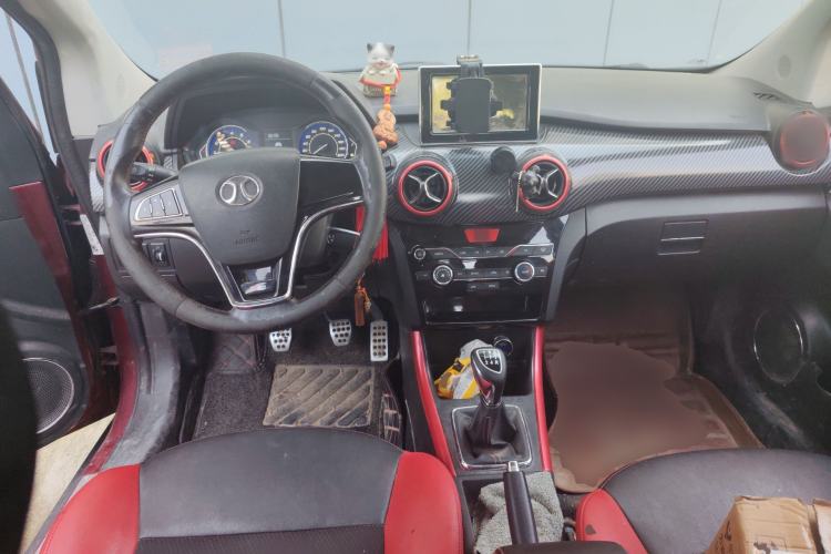 Used BAIC Senova X25 2015 1.5L Manual Elite Edition Center Console