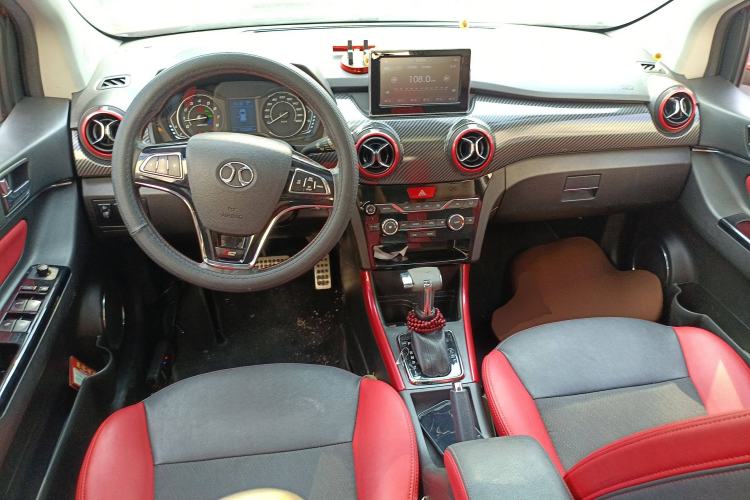 Used BAIC Senova X25 2015 1.5L Automatic Elite Model Center Console