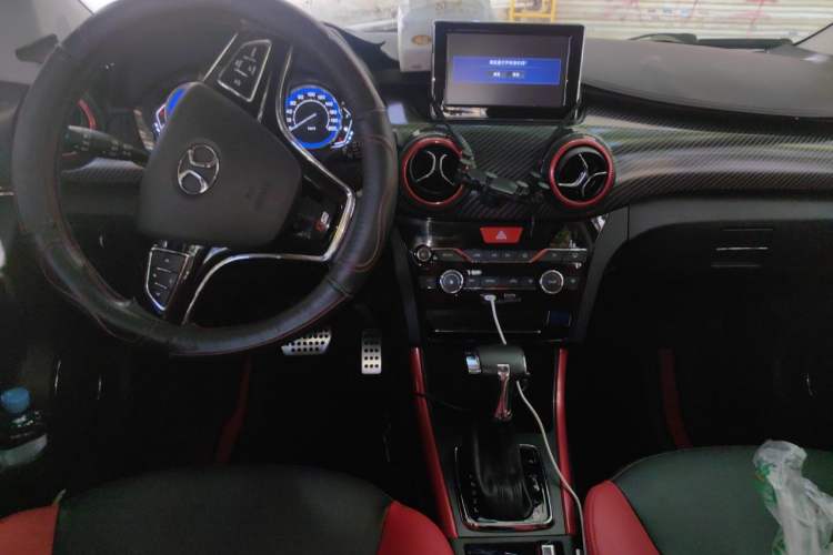 Used BAIC Senova X25 2015 1.5L Automatic Elite Model Center Console