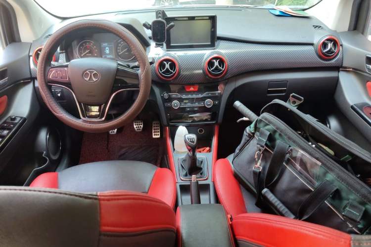 Used BAIC Senova X25 2015 1.5L Manual Elite Edition Center Console