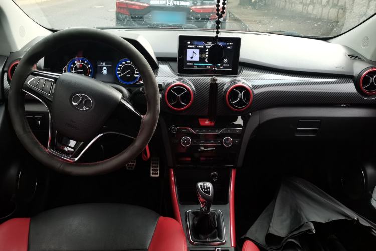 Used BAIC Senova X25 2015 1.5L Manual Elite Edition Center Console
