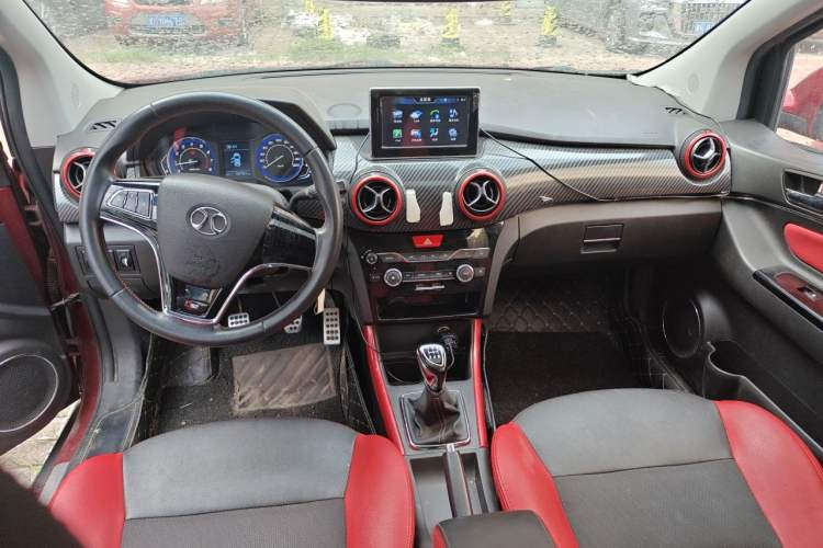 Used BAIC Senova X25 2015 1.5L Manual Elite Edition Center Console