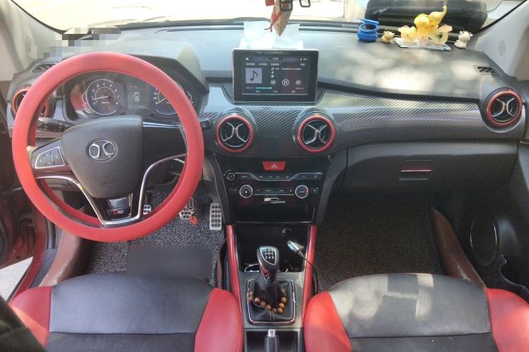 Used BAIC Senova X25 2015 1.5L Manual Elite Edition Center Console
