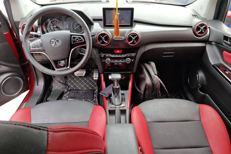Used BAIC Senova X25 2015 1.5L Automatic Elite Model Center Console