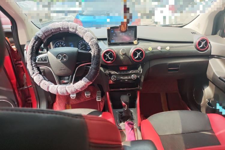 Used BAIC Senova X25 2015 1.5L Manual Elite Edition Center Console