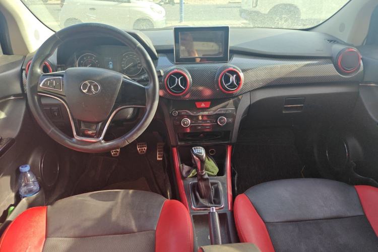 Used BAIC Senova X25 2015 1.5L Manual Elite Edition Center Console