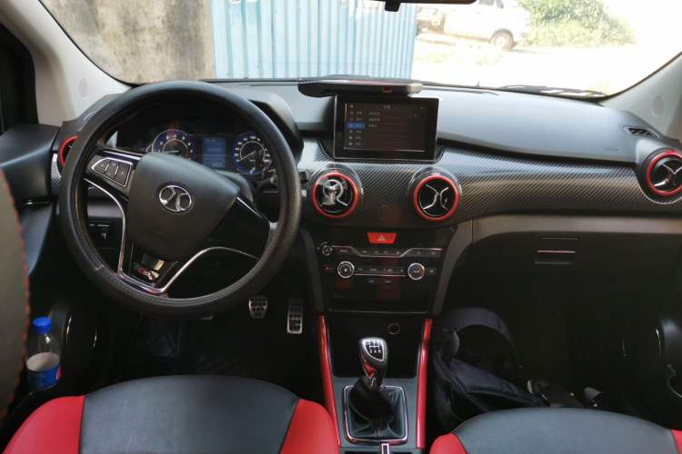 Used BAIC Senova X25 2015 1.5L Manual Elite Edition Center Console