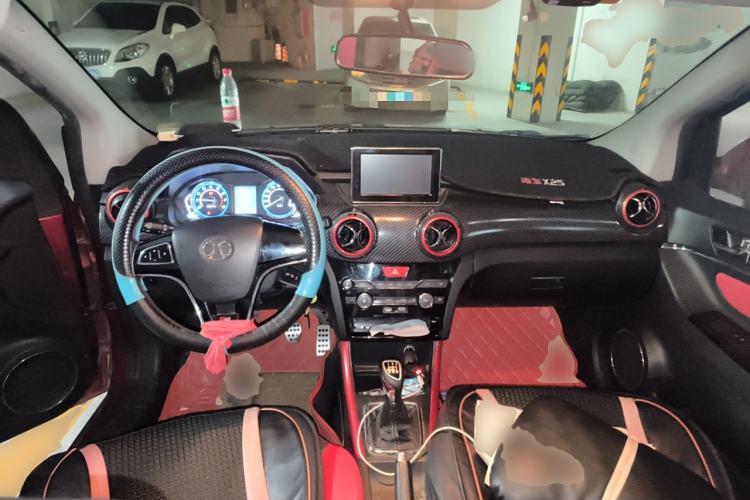 Used BAIC Senova X25 2015 1.5L Manual Elite Edition Center Console