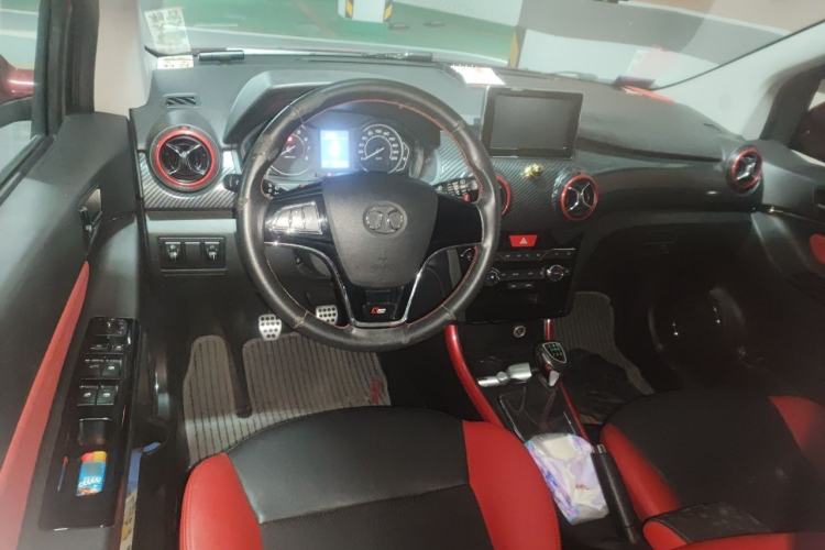 Used BAIC Senova X25 2015 1.5L Manual Elite Edition Center Console