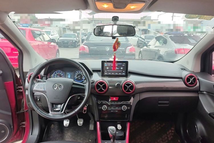 Used BAIC Senova X25 2015 1.5L Manual Elite Edition Center Console