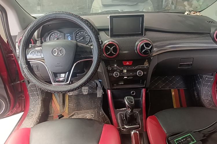 Used BAIC Senova X25 2015 1.5L Manual Elite Edition Center Console
