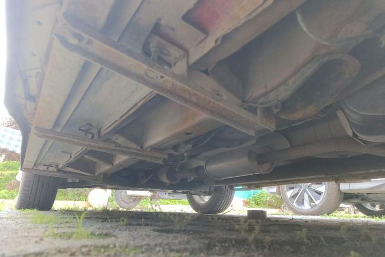 Used BAIC Senova X25 2015 1.5L manual Comfort trim level Chassis Rear Left