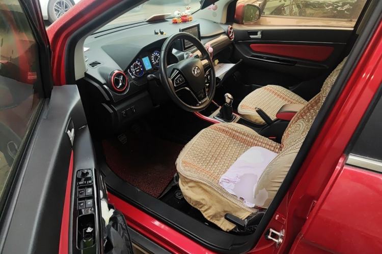 Used BAIC Senova X25 2015 1.5L Manual Elite Edition Driver Seat