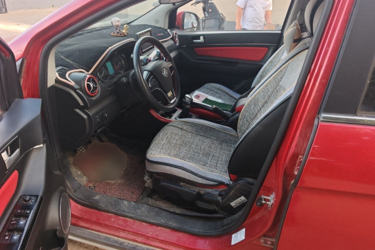 Used BAIC Senova X25 2015 1.5L Manual Elite Edition Driver Seat