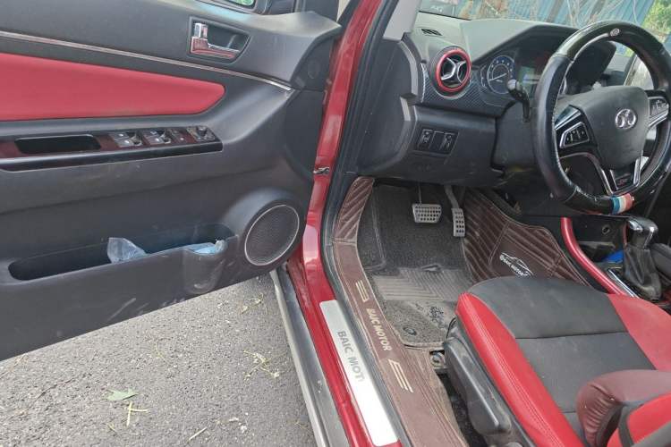 Used BAIC Senova X25 2015 1.5L Automatic Elite Model Driver Seat