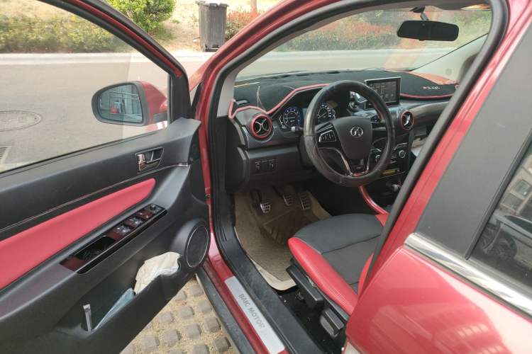 Used BAIC Senova X25 2015 1.5L Manual Elite Edition Driver Seat
