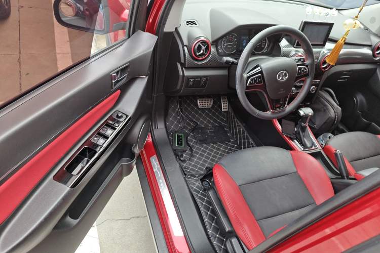 Used BAIC Senova X25 2015 1.5L Automatic Elite Model Driver Seat