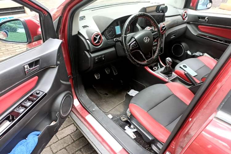 Used BAIC Senova X25 2015 1.5L Manual Elite Edition Driver Seat