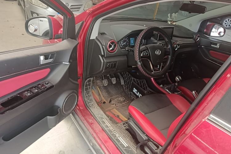 Used BAIC Senova X25 2015 1.5L Manual Elite Edition Driver Seat