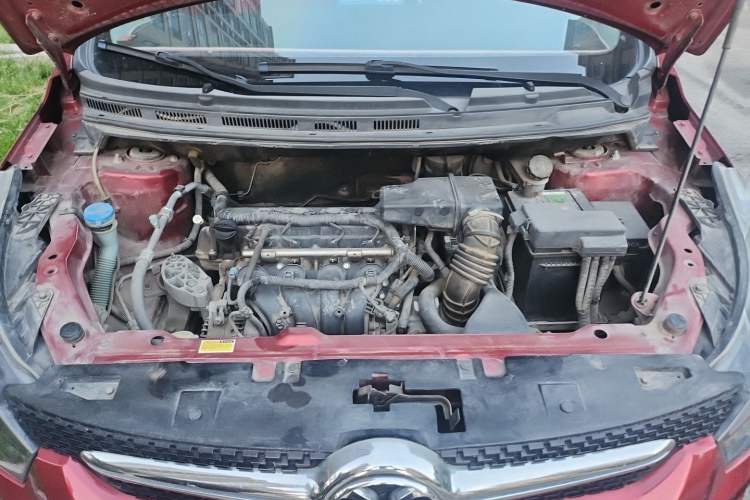 Used BAIC Senova X25 2015 1.5L manual Comfort trim level Engine Bay
