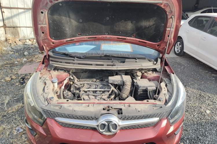 Used BAIC Senova X25 2015 1.5L manual Comfort trim level Engine Bay