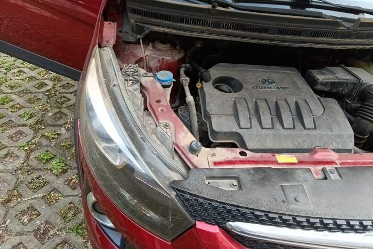 Used BAIC Senova X25 2015 1.5L Manual Elite Edition Engine Bay Right