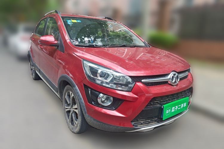 Used BAIC Senova X25 2015 1.5L automatic luxury version Front Right 45 Deg