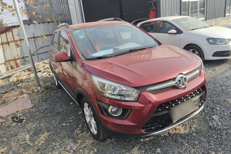Used BAIC Senova X25 2015 1.5L manual Comfort trim level Front Right 45 Deg