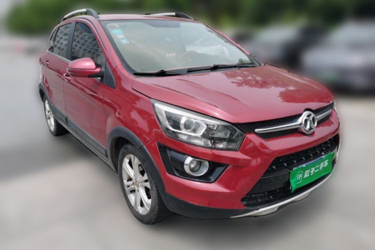 Used BAIC Senova X25 2015 1.5L manual Comfort trim level Front Right 45 Deg