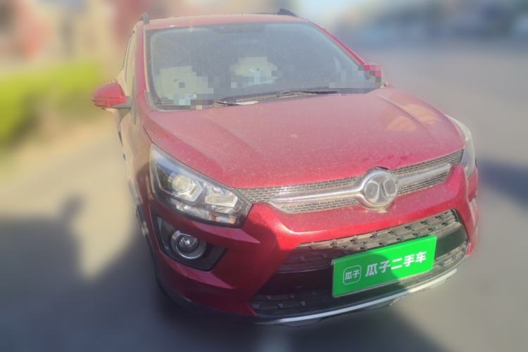 Used BAIC Senova X25 2015 1.5L manual Comfort trim level Front Right 45 Deg