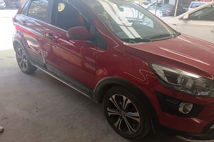 Used BAIC Senova X25 2015 1.5L Manual Elite Edition Front Right 45 Deg