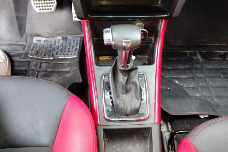 Used BAIC Senova X25 2015 1.5L Automatic Elite Model Gear Lever