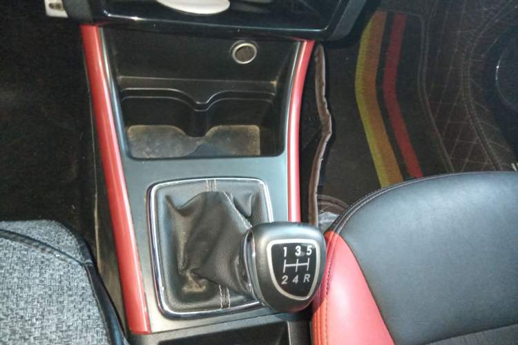 Used BAIC Senova X25 2015 1.5L Manual Elite Edition Gear Lever