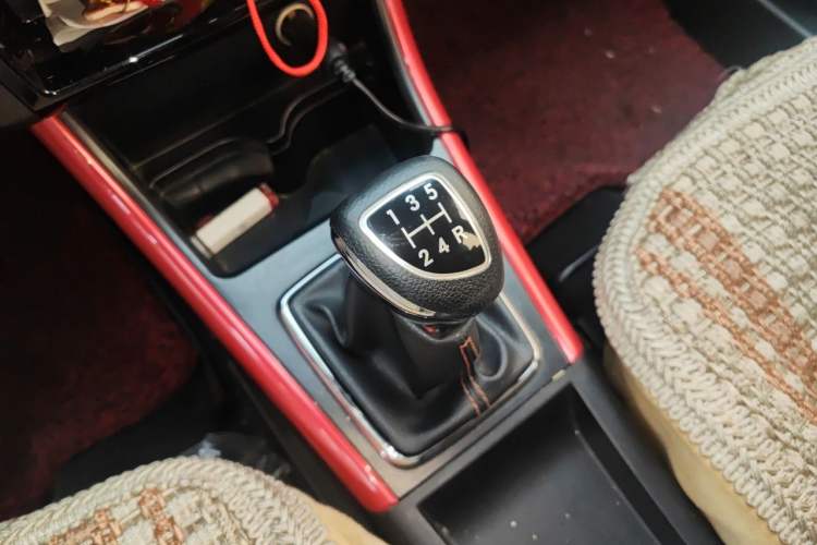 Used BAIC Senova X25 2015 1.5L Manual Elite Edition Gear Lever