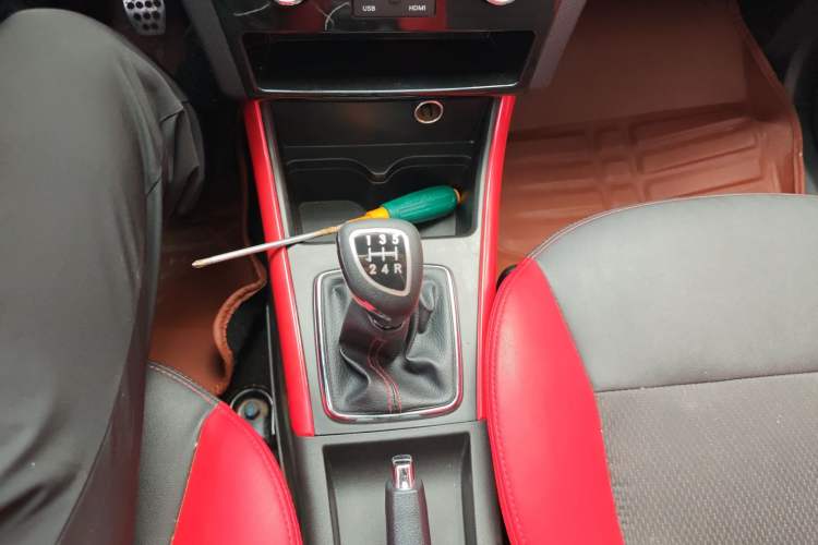 Used BAIC Senova X25 2015 1.5L Manual Elite Edition Gear Lever
