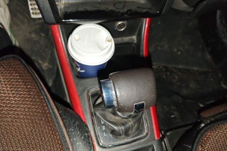 Used BAIC Senova X25 2015 1.5L Automatic Elite Model Gear Lever