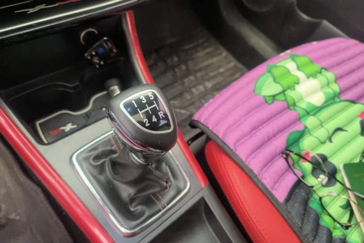 Used BAIC Senova X25 2015 1.5L Manual Elite Edition Gear Lever
