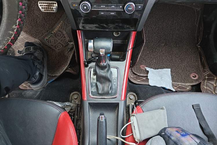 Used BAIC Senova X25 2015 1.5L Automatic Elite Model Gear Lever