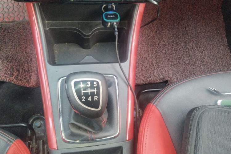 Used BAIC Senova X25 2015 1.5L Manual Elite Edition Gear Lever