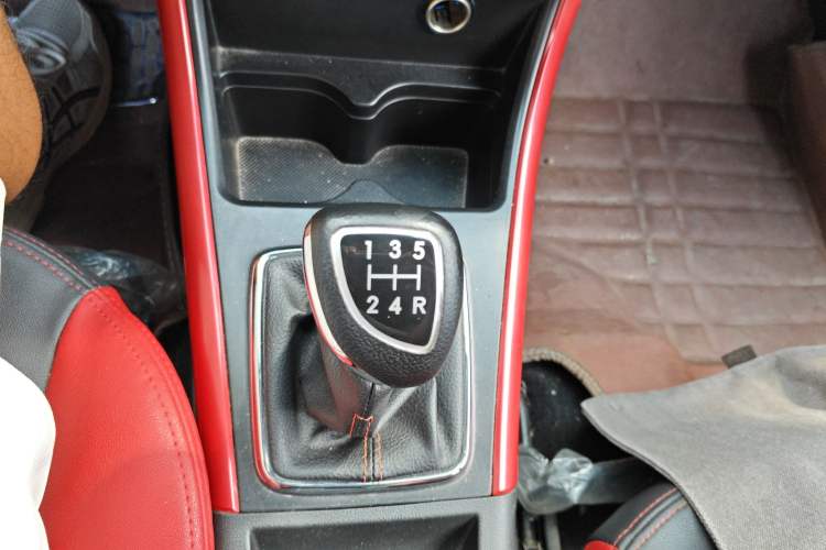 Used BAIC Senova X25 2015 1.5L Manual Elite Edition Gear Lever