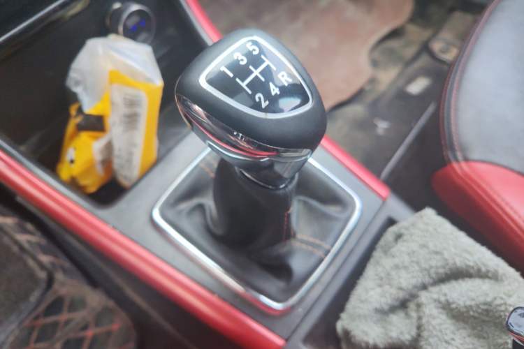 Used BAIC Senova X25 2015 1.5L Manual Elite Edition Gear Lever