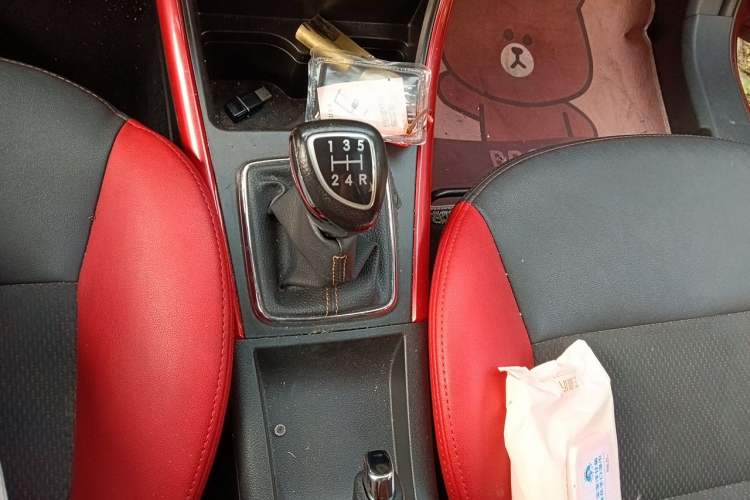 Used BAIC Senova X25 2015 1.5L Manual Elite Edition Gear Lever